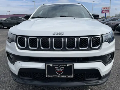 More photos of 2023 Jeep Compass Latitude at RS Motors, IN