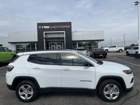 More photos of 2023 Jeep Compass Latitude at RS Motors, IN