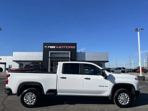 More photos of 2022 Chevrolet Silverado 2500 HD Custom Crew Cab Long Box 4WD at RS Motors, IN