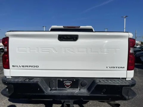 More photos of 2022 Chevrolet Silverado 2500 HD Custom Crew Cab Long Box 4WD at RS Motors, IN