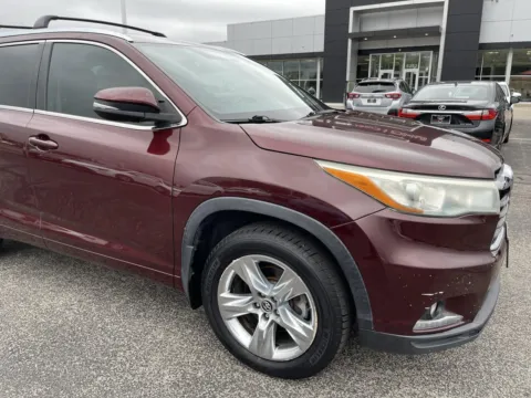 Another view of 2016 Toyota Highlander Limited FWD V6 for sale in Indianapolis, IN at RS Motors