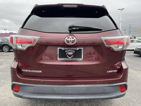 More photos of 2016 Toyota Highlander Limited FWD V6 at RS Motors, IN
