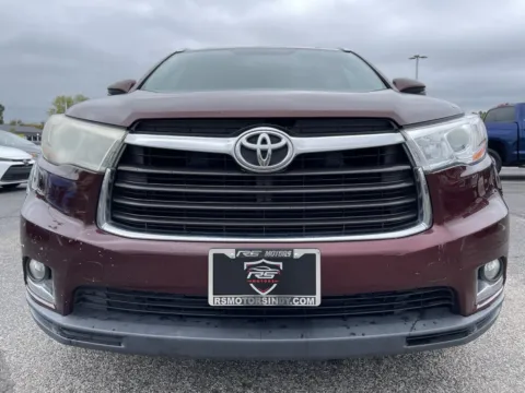 More photos of 2016 Toyota Highlander Limited FWD V6 at RS Motors, IN