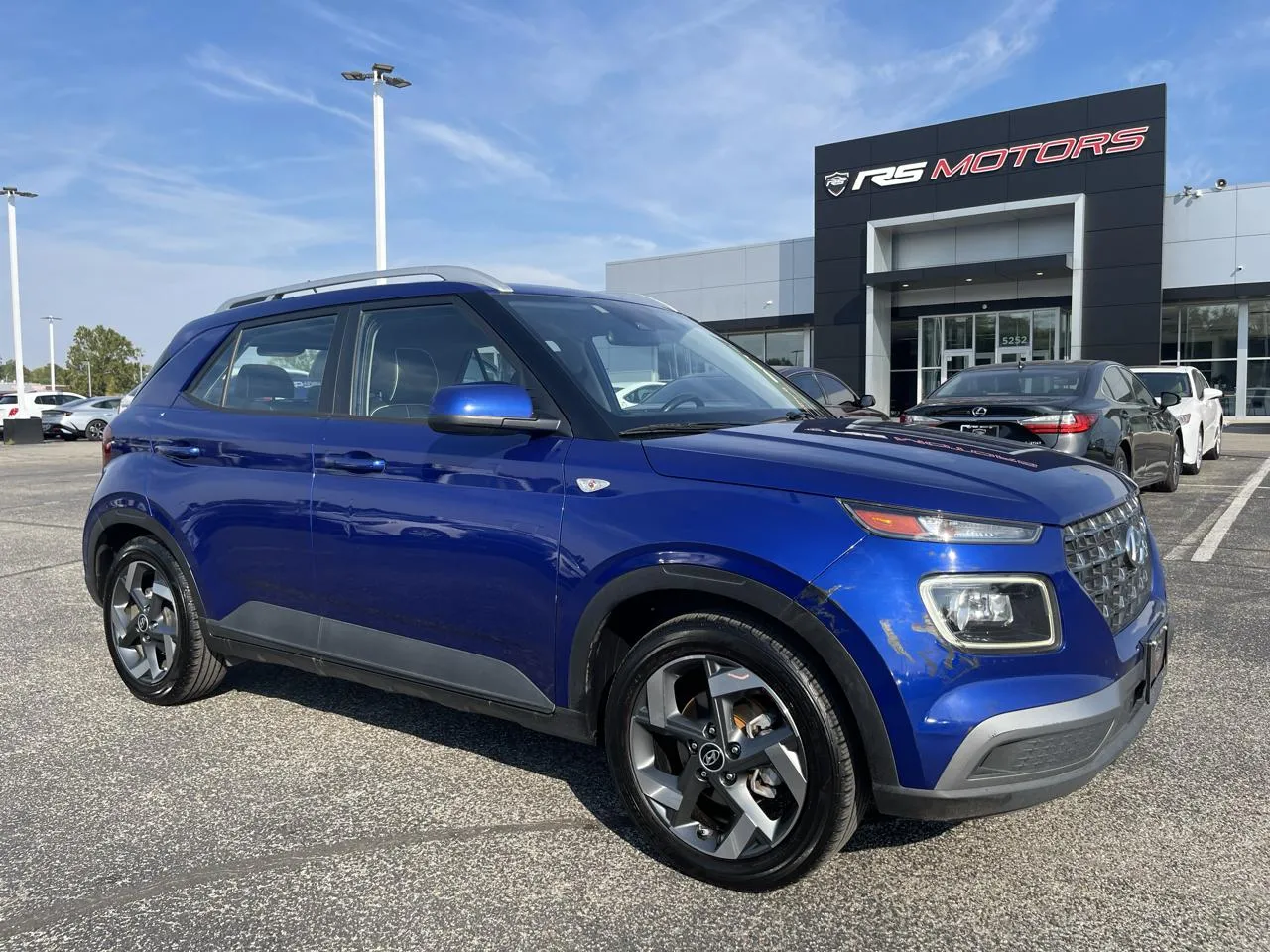Blue 2023 Hyundai Venue SEL for sale in Indianapolis, IN