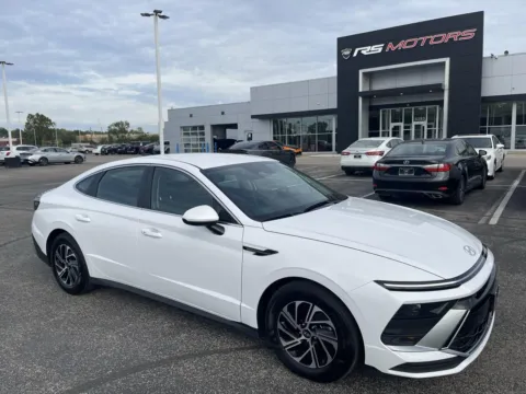 White 2026 Hyundai Sonata Hybrid Blue for sale in Indianapolis, IN