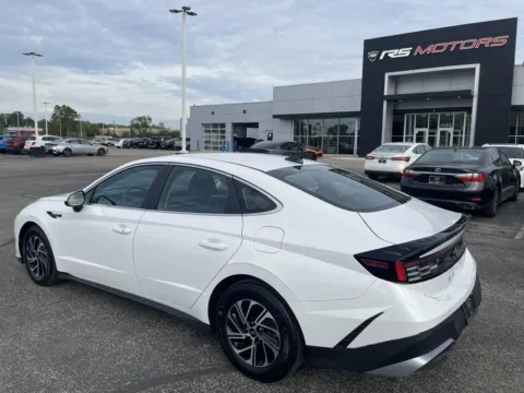 Another view of 2026 Hyundai Sonata Hybrid Blue for sale in Indianapolis, IN at RS Motors