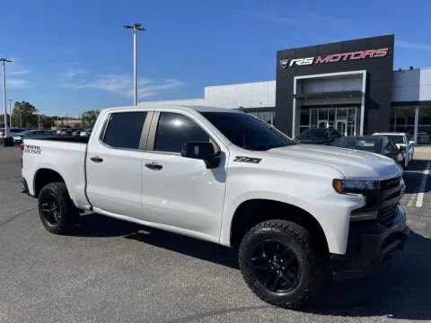 Photos of 2021 Chevrolet Silverado 1500 LT Trail Boss Crew Cab 4WD for sale in Indianapolis, IN at RS Motors