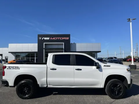 More photos of 2021 Chevrolet Silverado 1500 LT Trail Boss Crew Cab 4WD at RS Motors, IN