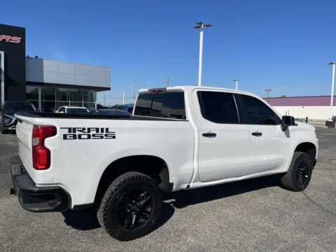 More photos of 2021 Chevrolet Silverado 1500 LT Trail Boss Crew Cab 4WD at RS Motors, IN