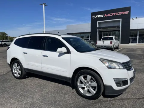 White 2016 Chevrolet Traverse LT for sale in Indianapolis, IN