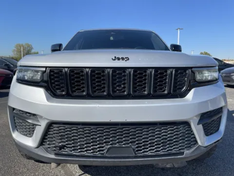 More photos of 2023 Jeep Grand Cherokee Altitude X at RS Motors, IN
