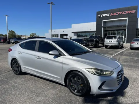 Photos of 2017 Hyundai Elantra SE for sale in Indianapolis, IN at RS Motors