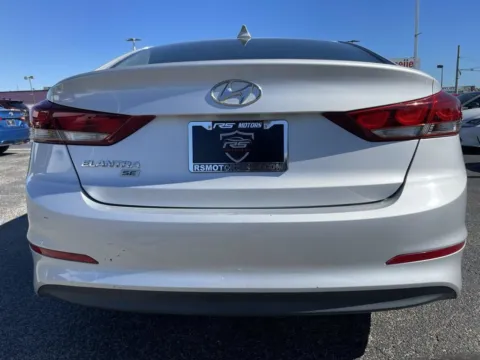 More photos of 2017 Hyundai Elantra SE at RS Motors, IN
