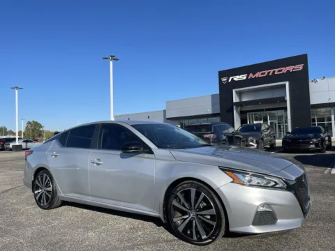 Silver 2019 Nissan Altima 2.5 SR for sale in Indianapolis, IN