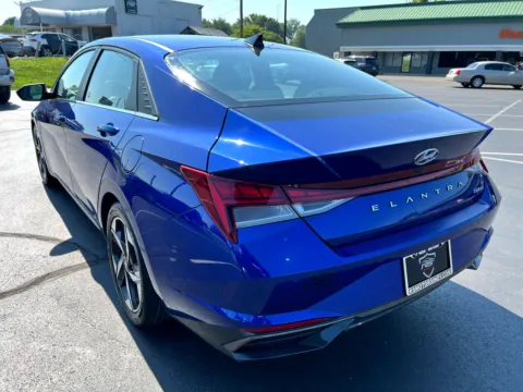 More photos of 2021 Hyundai Elantra Limited at RS Motors, IN