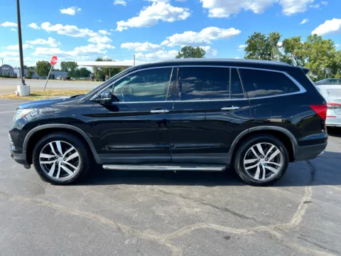 More photos of 2017 Honda Pilot Touring at RS Motors, IN