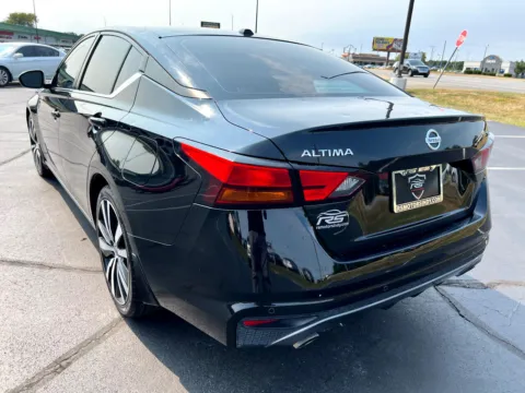 More photos of 2022 Nissan Altima 2.5 SR at RS Motors, IN