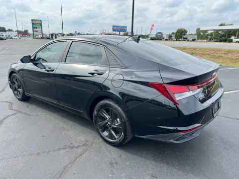 More photos of 2022 Hyundai Elantra SEL at RS Motors, IN