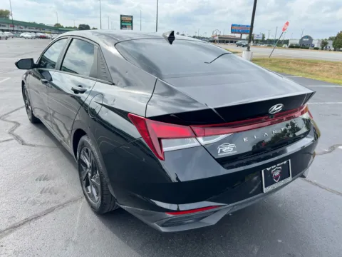 More photos of 2022 Hyundai Elantra SEL at RS Motors, IN