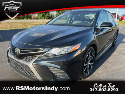 Black 2018 Toyota Camry SE for sale in Indianapolis, IN