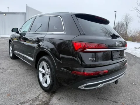 More photos of 2023 Audi Q7 45 Premium Plus at Indy Luxury Motorsports, IN