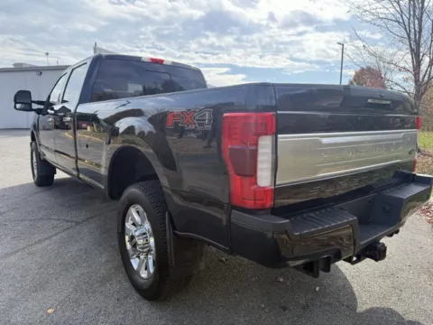 More photos of 2019 Ford F-350SD Platinum at Indy Luxury Motorsports, IN