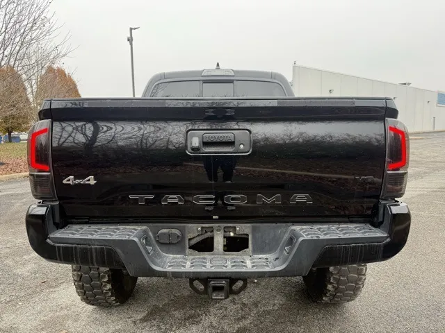 2021 Toyota Tacoma SR5 photo 2