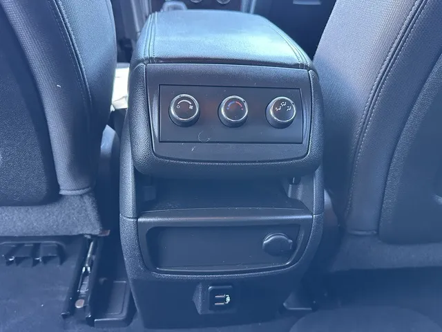 2017 Chevrolet Traverse 1LT photo 4