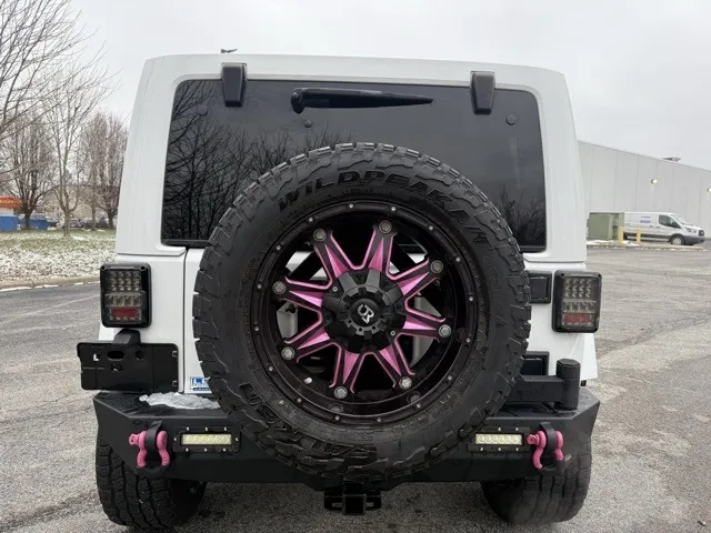 2015 Jeep Wrangler Unlimited Sahara photo 2