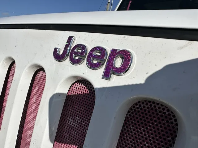 2015 Jeep Wrangler Unlimited Sahara photo 3