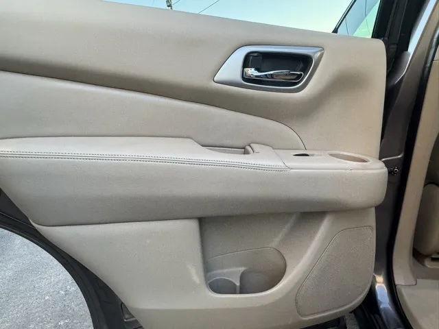 2013 Nissan Pathfinder SL photo 4