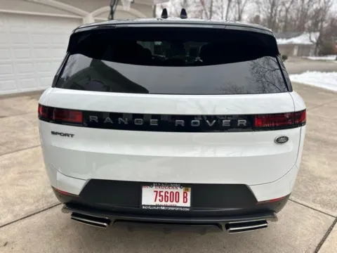 More photos of 2023 Land Rover Range Rover Sport SE at Indy Luxury Motorsports, IN