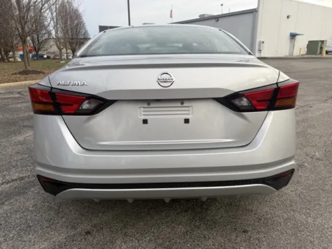 More photos of 2022 Nissan Altima 2.5 S at Indy Luxury Motorsports, IN