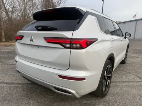 Another view of 2022 Mitsubishi Outlander SEL for sale in Indianapolis, IN at Indy Luxury Motorsports