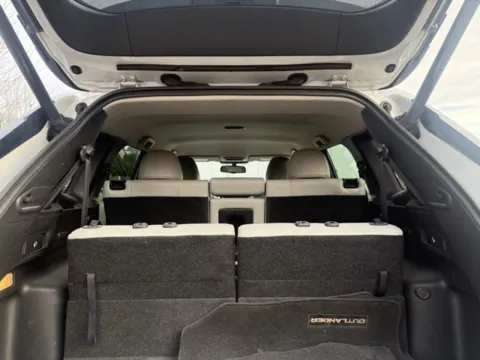 More photos of 2022 Mitsubishi Outlander SEL at Indy Luxury Motorsports, IN