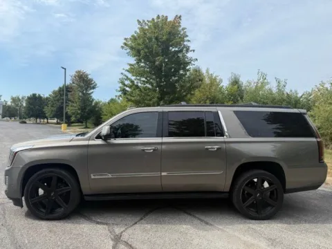 Another view of 2017 Cadillac Escalade ESV Platinum Edition for sale in Indianapolis, IN at Indy Luxury Motorsports