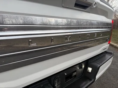 More photos of 2022 Ford F-150 Limited at Indy Luxury Motorsports, IN