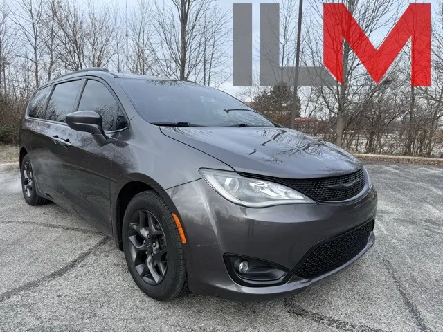2018 Chrysler Pacifica Touring L Plus's photo