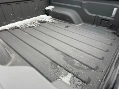 More photos of 2020 Jeep Gladiator Overland at Indy Luxury Motorsports, IN