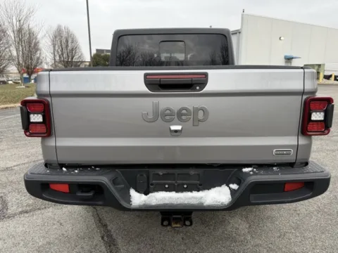 More photos of 2020 Jeep Gladiator Overland at Indy Luxury Motorsports, IN