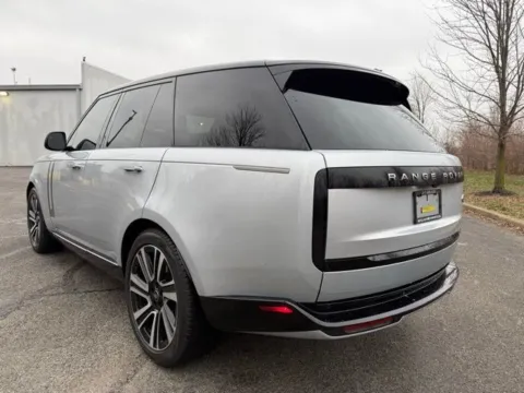 More photos of 2023 Land Rover Range Rover SE at Indy Luxury Motorsports, IN