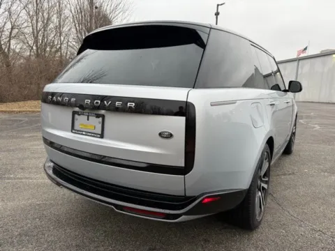 More photos of 2023 Land Rover Range Rover SE at Indy Luxury Motorsports, IN