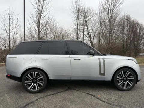Photos of 2023 Land Rover Range Rover SE for sale in Indianapolis, IN at Indy Luxury Motorsports