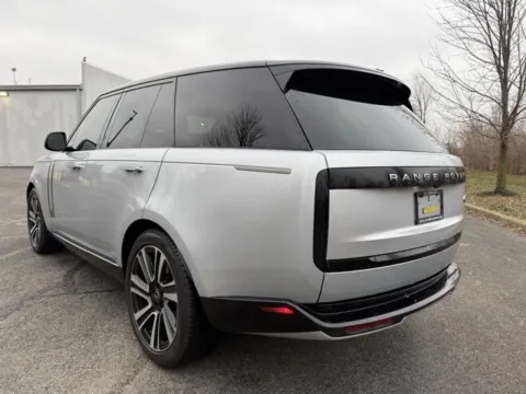 More photos of 2023 Land Rover Range Rover SE at Indy Luxury Motorsports, IN