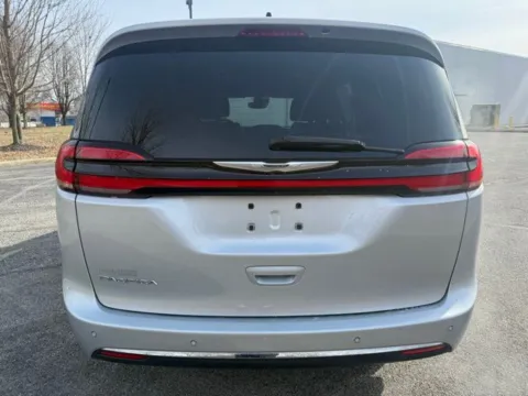 More photos of 2023 Chrysler Pacifica Touring at Indy Luxury Motorsports, IN