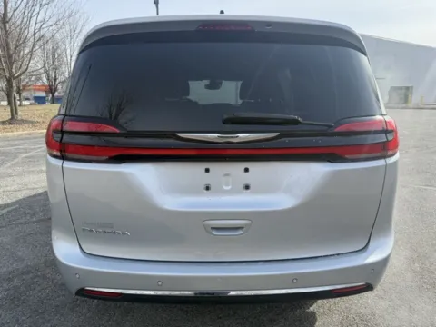 More photos of 2023 Chrysler Pacifica Touring at Indy Luxury Motorsports, IN