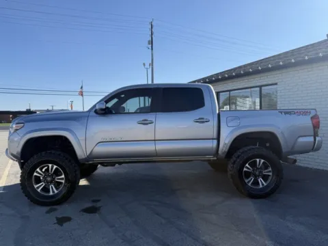 More photos of 2017 Toyota Tacoma at Indy Luxury Motorsports, IN