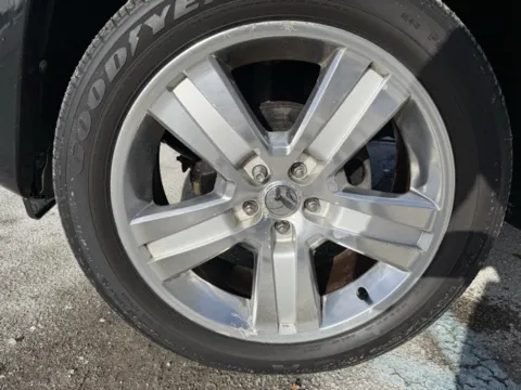 More photos of 2012 Jeep Liberty Limited Jet Edition at Indy Luxury Motorsports, IN