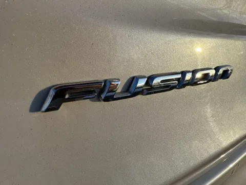 More photos of 2020 Ford Fusion Hybrid SE at Indy Luxury Motorsports, IN