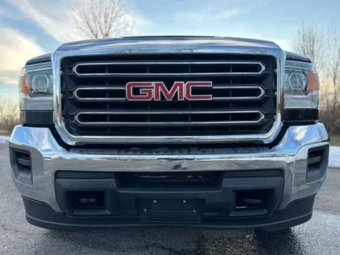 More photos of 2019 GMC Sierra 2500HD at Indy Luxury Motorsports, IN